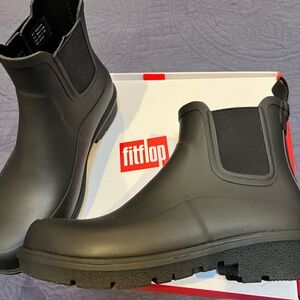 FitFlop Women’s WONDERWELLY Chelsea Black Rain Boots Waterproof Size 8